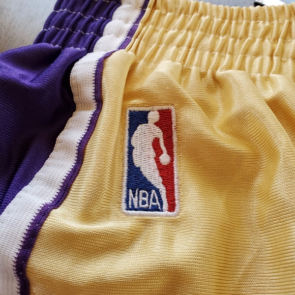Los Angeles Lakers - Picture 3 of 7